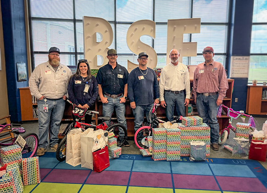 PIC Event Adopt A Family 02