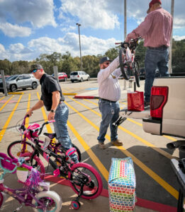 PIC Event Adopt A Family 04